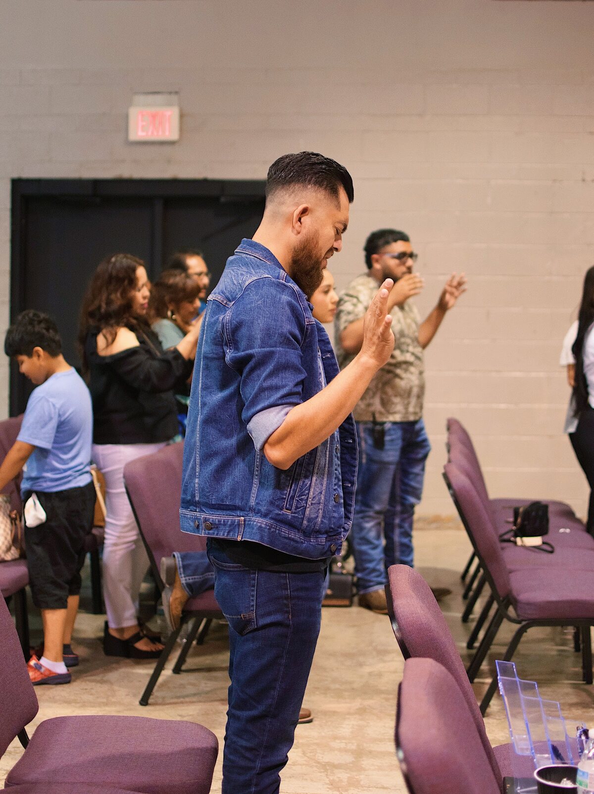 Worship in the King's Español congregation